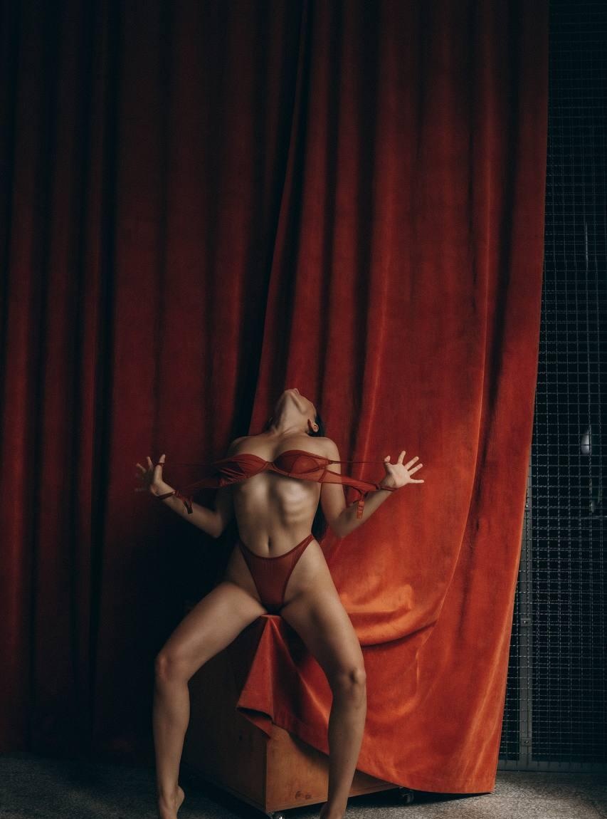 Таисия привлекальеная девушка из Гулькевичи цена от 6000 руб