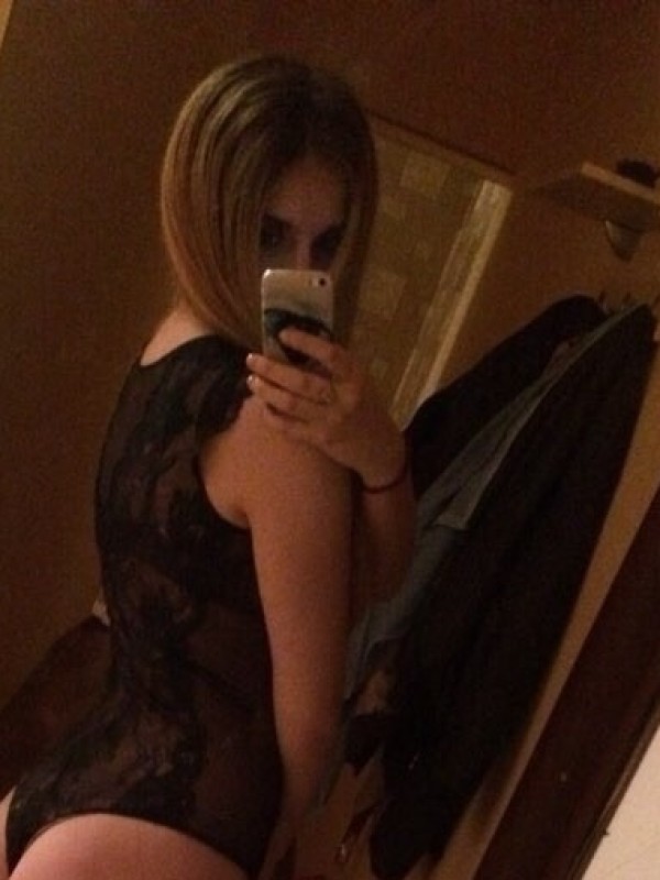 Инга привлекательная девушка из Гулькевичи цена от 3500 руб