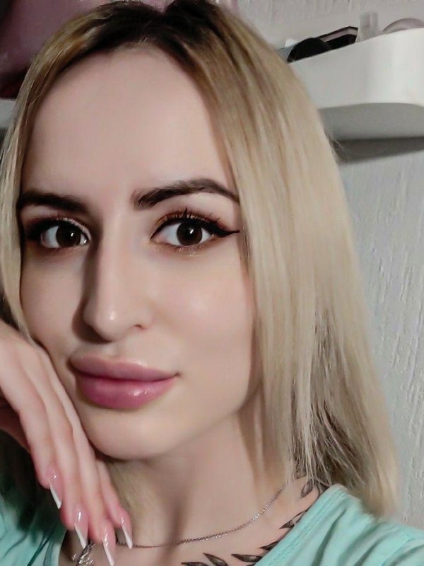 Настя привлекательная девушка из Гулькевичи цена от 3500 руб